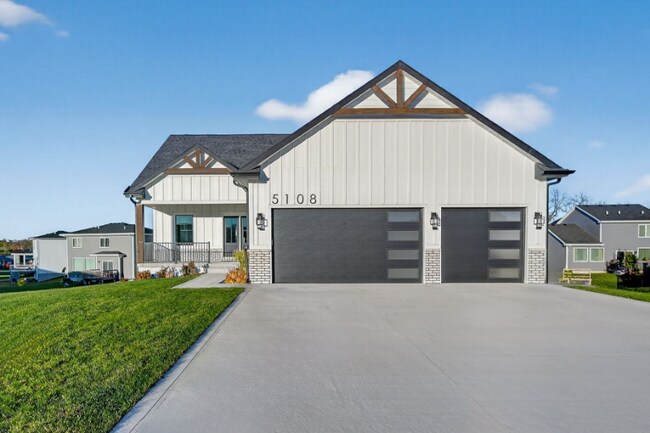 5108 154th Cir in Urbandale, IA - Building Photo - Building Photo