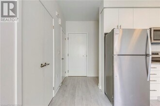 3550 Colonial Dr in Mississauga, ON - Building Photo - Building Photo
