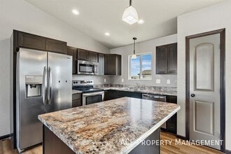 656 Boswell Blvd in Box Elder, SD - Foto de edificio - Building Photo