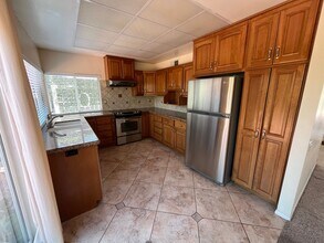 23627 Vía Beguine in Santa Clarita, CA - Building Photo - Building Photo