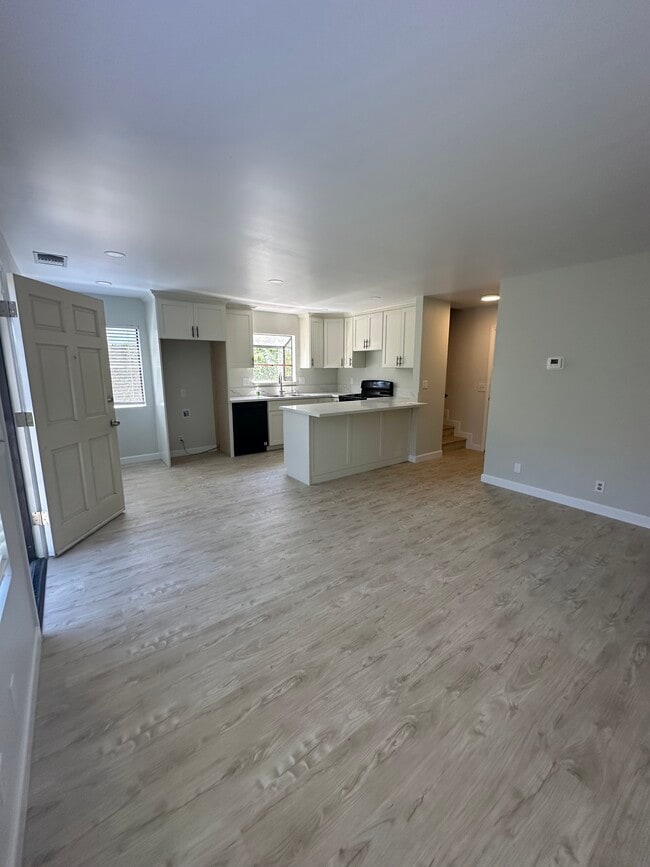 10208 Beach St in Bellflower, CA - Building Photo - Building Photo