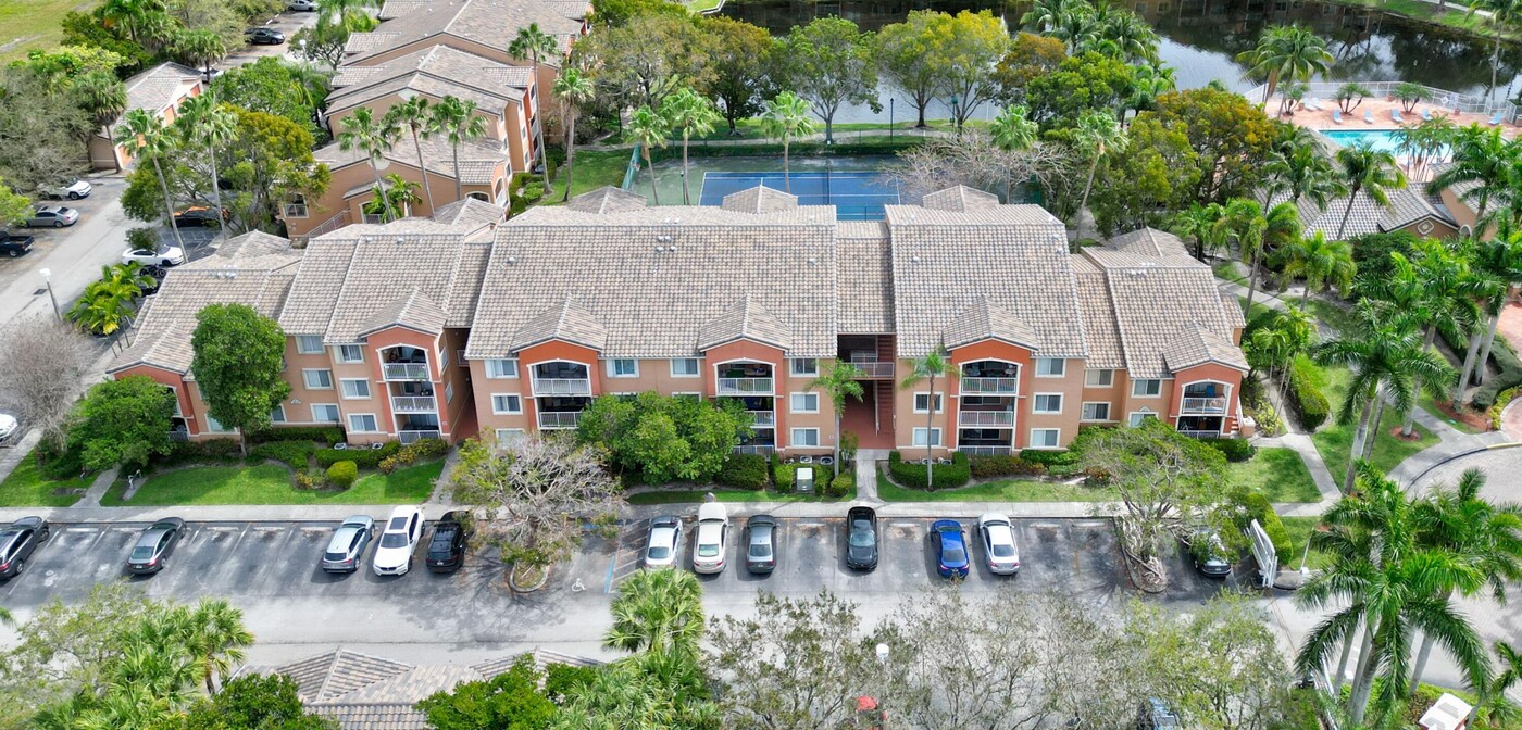 3870 Lyons Rd in Coconut Creek, FL - Building Photo