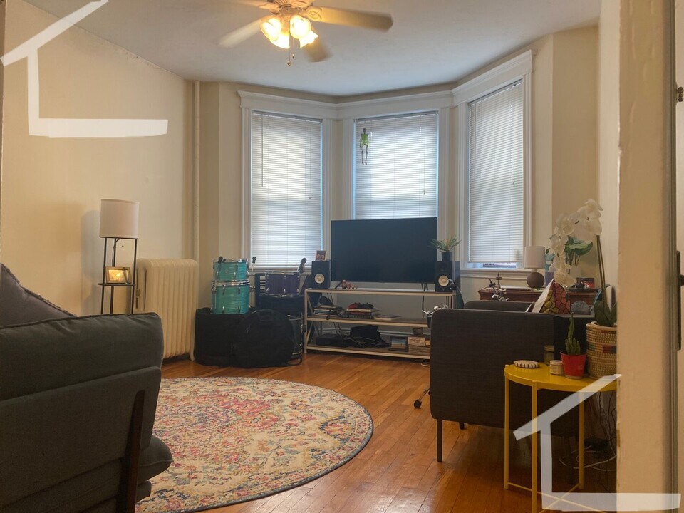 7 Ayr Rd in Boston, MA - Building Photo