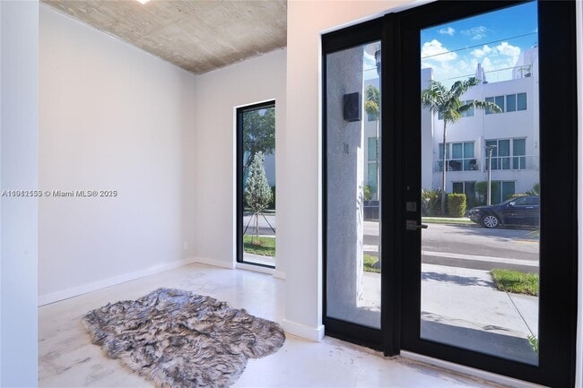 645 NE 4th Ave in Fort Lauderdale, FL - Building Photo - Building Photo