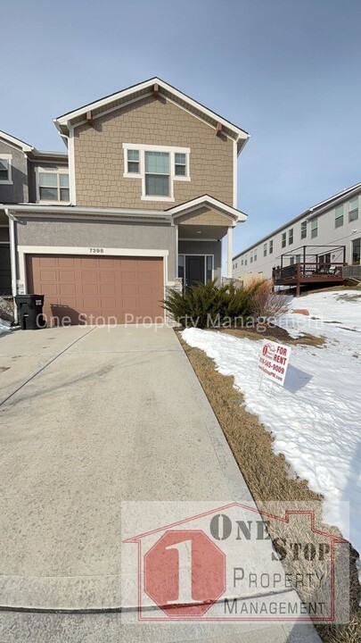 7398 Griffey St in Parkville, MO - Building Photo