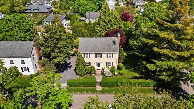 8 Sylvan St in Newport, RI - Building Photo - Building Photo