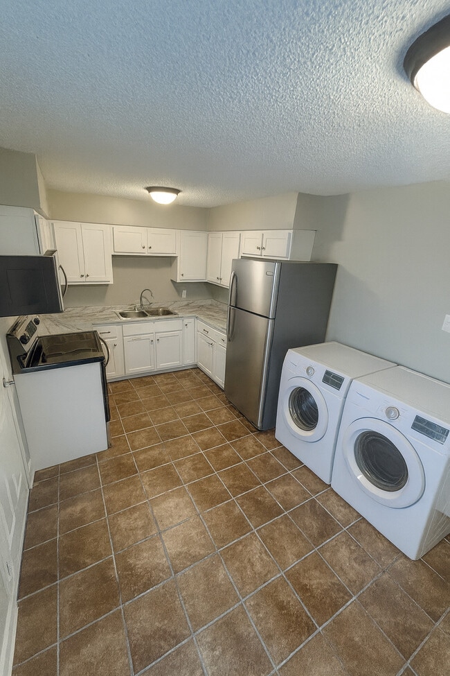 Grove Apartments in Dyersburg, TN - Building Photo - Building Photo