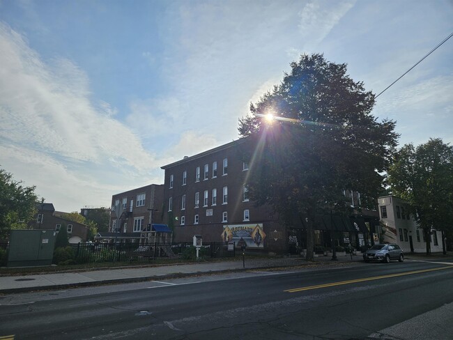 711 Court St-Unit -13 in Keene, NH - Building Photo - Building Photo