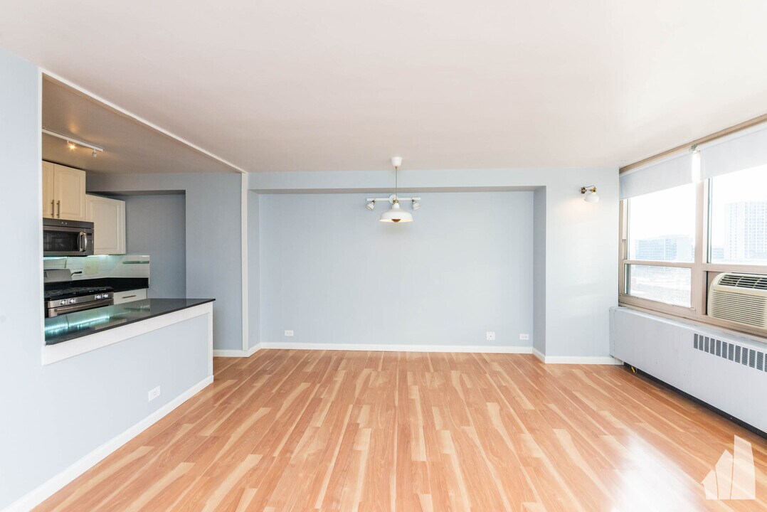 3950 N Lake Shore Dr, Unit 512C in Chicago, IL - Building Photo