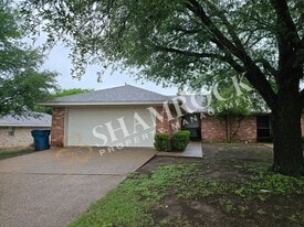 606 Park Place Drive in Hewitt, TX - Building Photo