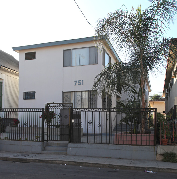 751 N Hill Pl in Los Angeles, CA - Building Photo