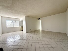 9 Hastings A in West Palm Beach, FL - Building Photo