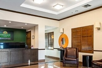 Emerald Suites Black Canyon in Phoenix, AZ - Building Photo - Building Photo