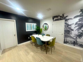 6715 NE Miami Pl in Miami, FL - Foto de edificio - Building Photo