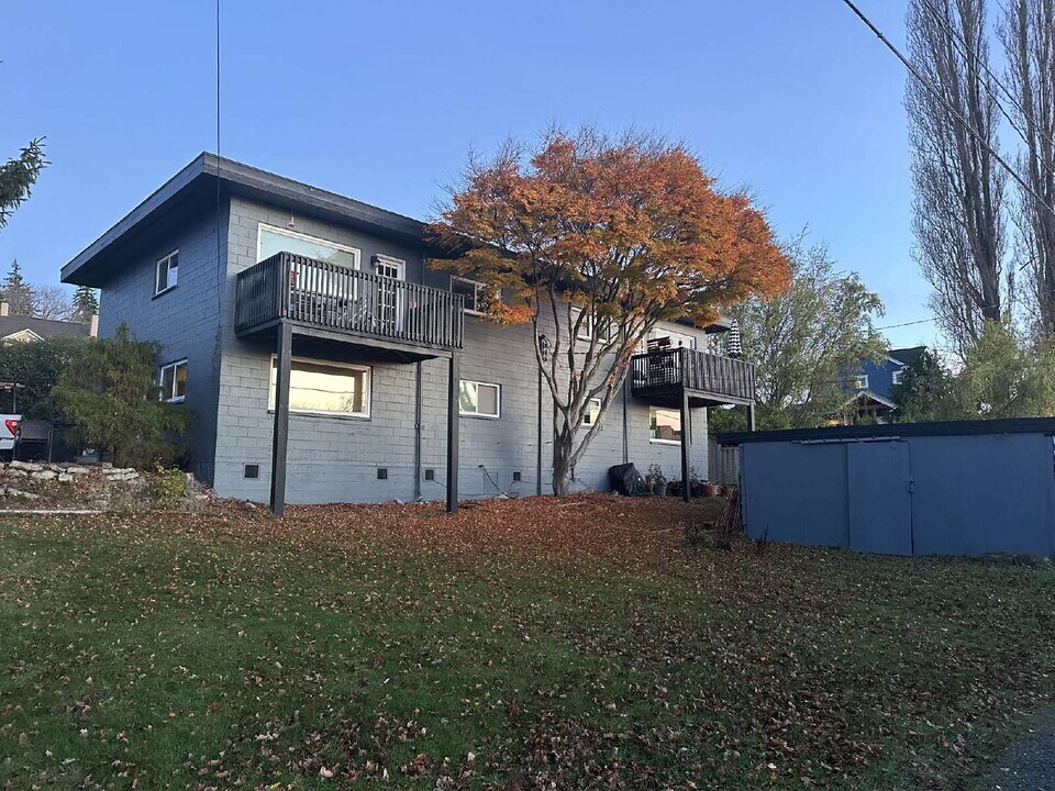 804 13th St in Bellingham, WA - Building Photo