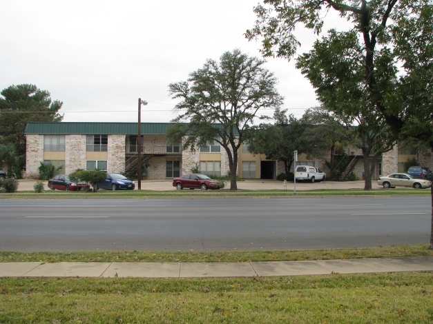 402 W Twohig Ave in San Angelo, TX - Building Photo