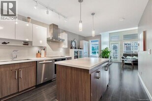 7131 Stride Ave in Burnaby, BC - Building Photo