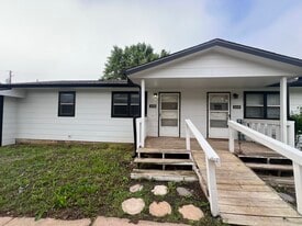 103 N 3rd St in Conway Springs, KS - Building Photo