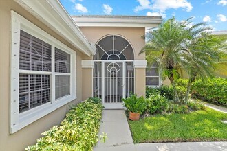 2320 Saratoga Bay Dr in West Palm Beach, FL - Foto de edificio - Building Photo
