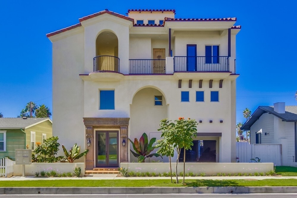 The Beach Castle in Oceanside, CA - Building Photo