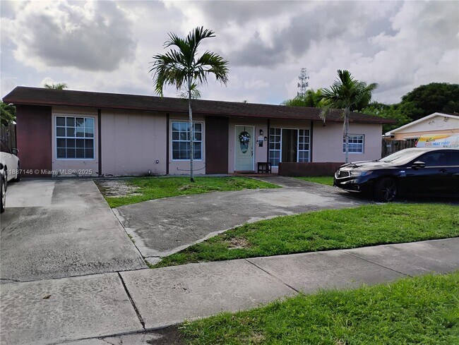 20200 NW 33rd Ave in Miami Gardens, FL - Building Photo - Building Photo