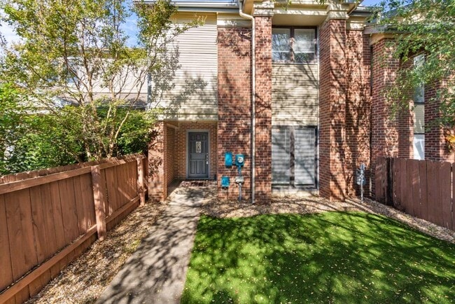 3326 Foster Ln