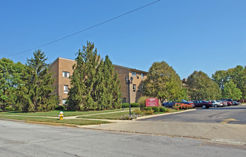 Canterbury Court in Dayton, OH - Building Photo - Building Photo