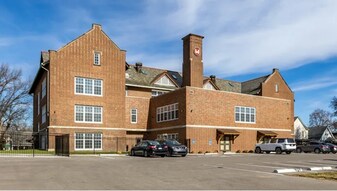 7135 Canterbury Ave in St. Louis, MO - Building Photo