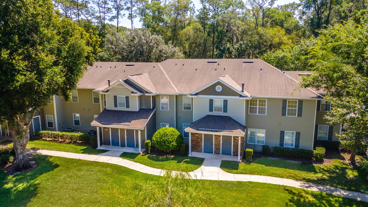 Spring Lake Cove Apartments in Fruitland Park, FL - Building Photo