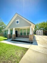 218 Coopwood Ave in San Antonio, TX - Building Photo