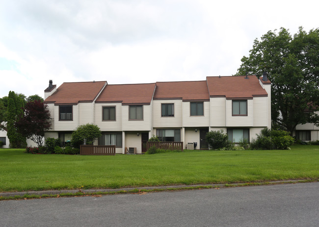 SpringHill Condominium in Camillus, NY - Building Photo - Building Photo