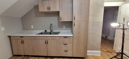 127 Edna Ave, Unit 127 1/2 in Neenah, WI - Building Photo - Building Photo