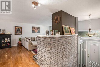 560 Buchanan Crescent in Ottawa, ON - Building Photo - Building Photo