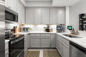 6 Riverwalk Drive in New Smyrna Beach, FL - Foto de edificio - Building Photo