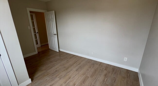 1095 Lakeshore Rd E in Mississauga, ON - Building Photo - Building Photo
