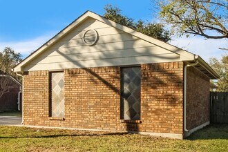 3010 Twinleaf Dr in League City, TX - Building Photo - Building Photo
