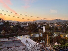 1086 W Kensington Rd in Los Angeles, CA - Building Photo