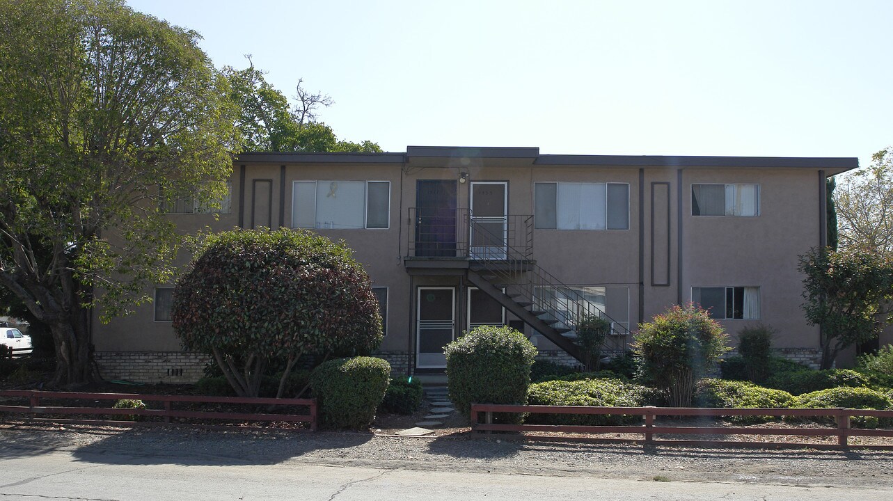 1535-1553 Crescent Ave in Castro Valley, CA - Building Photo