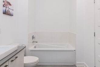 3505 Rue De Bullion, Unit SI ID1261810P in Montréal, QC - Building Photo - Building Photo