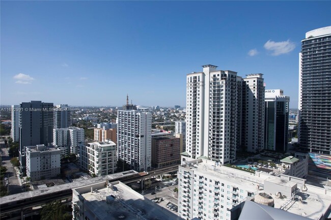 1100 S Miami Ave, Unit 1910 in Miami, FL - Building Photo - Building Photo