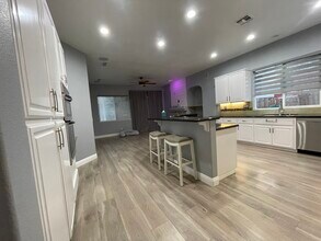8024 Halesworth Dr in Roseville, CA - Building Photo - Building Photo
