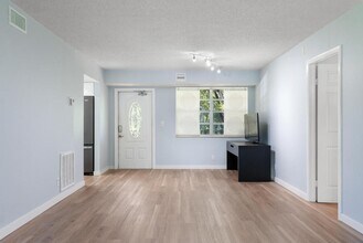124 Lake Constance Dr in West Palm Beach, FL - Building Photo - Building Photo