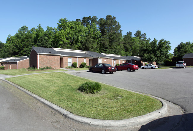 Northwoods Apartments in Burgaw, NC - Building Photo - Building Photo