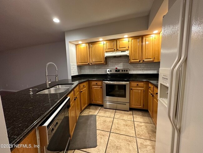 11306 Lake Mandarin Cir E in Jacksonville, FL - Building Photo - Building Photo