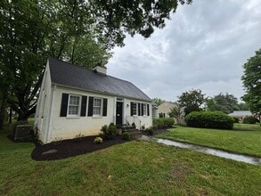 210 Locust Ave in Salem, VA - Building Photo - Building Photo