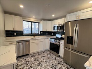 658 Fort Couch Rd in Pittsburgh, PA - Building Photo - Building Photo