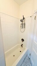 7136 Bryan St, Unit 2RE in Philadelphia, PA - Foto de edificio - Building Photo