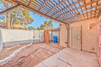 2408 Paradise Village Way in Las Vegas, NV - Building Photo - Building Photo