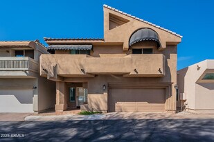 7240 N Dreamy Draw Dr in Phoenix, AZ - Building Photo