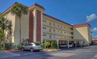 1250 N Portofino Dr in Siesta Key, FL - Foto de edificio - Building Photo